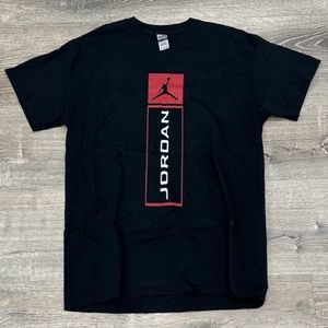 Gildan Jordan Red Court Black Cotton Shirt Medium